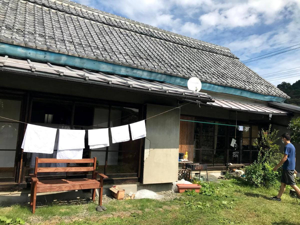 Guest House Yukari Tsuru Екстериор снимка