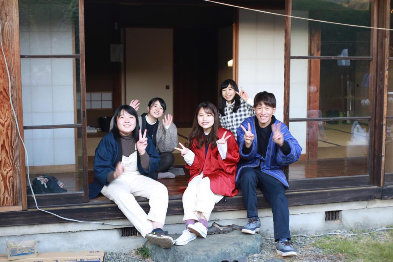 Guest House Yukari Tsuru Екстериор снимка