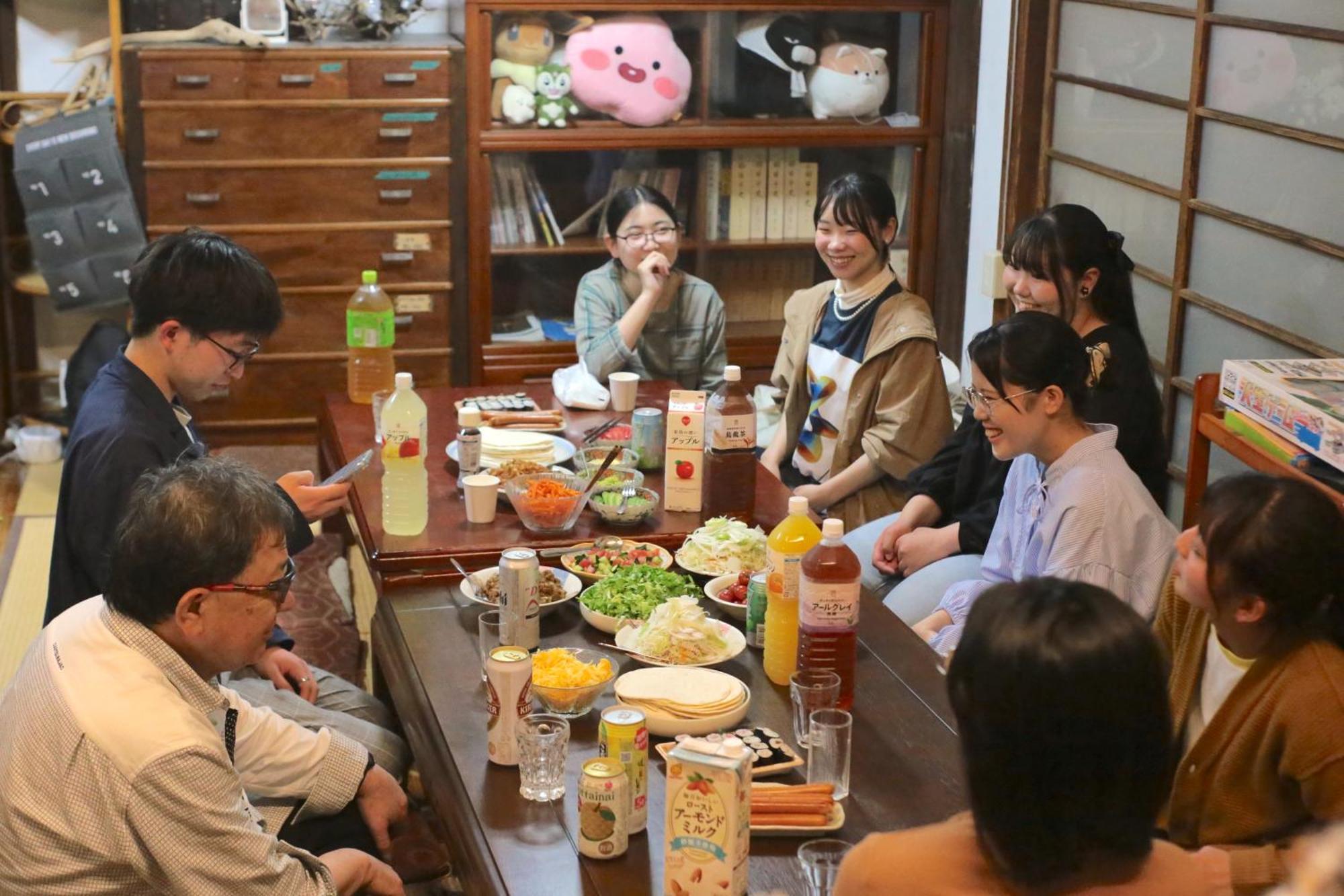 Guest House Yukari Tsuru Екстериор снимка
