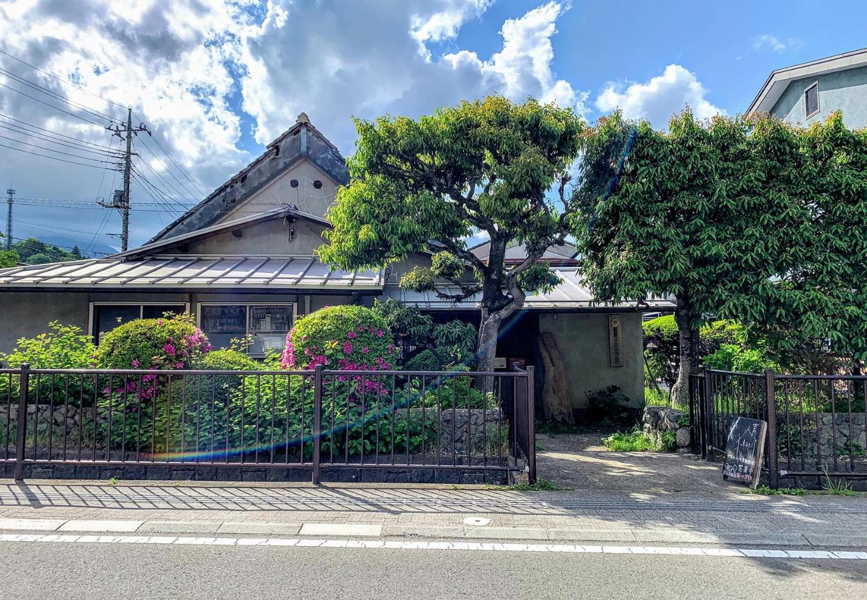 Guest House Yukari Tsuru Екстериор снимка